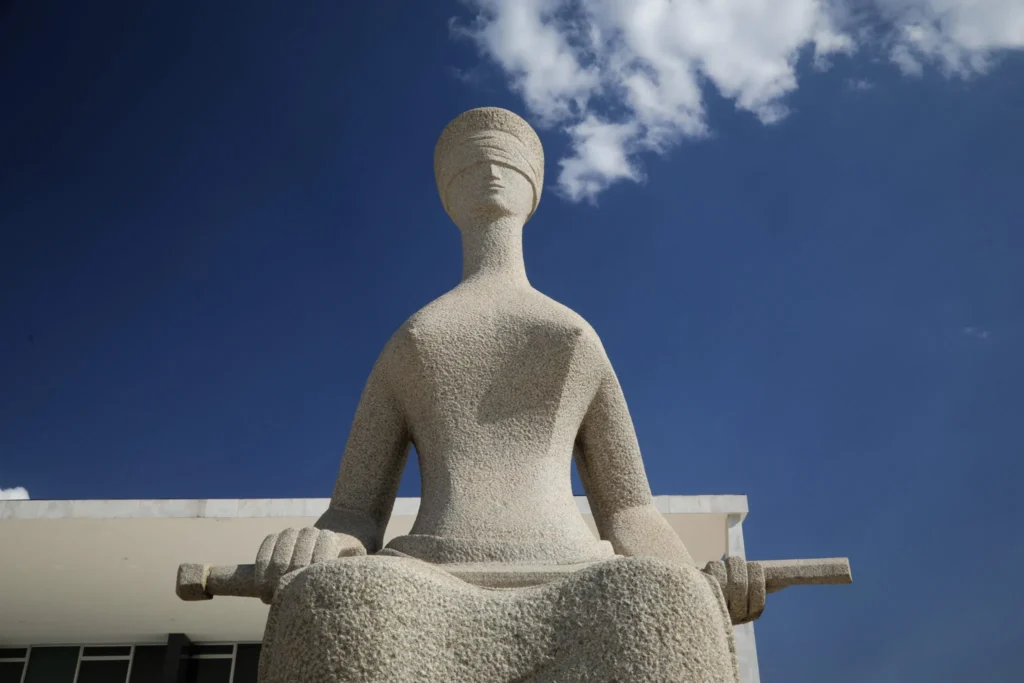 estatua da justiça - stf